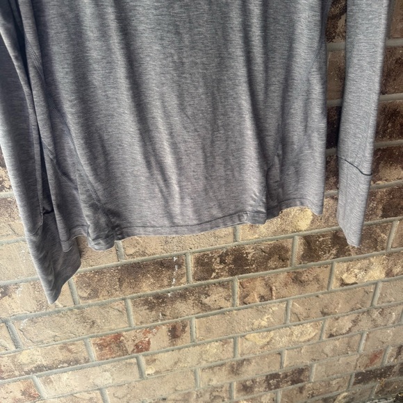 Gap Breathe Shirt with Thumb Holes - Picture 3 of 6